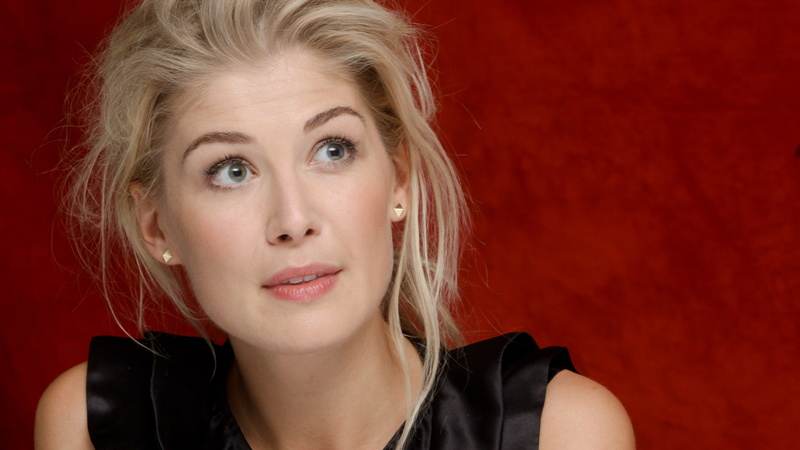 Most Popular Celebs in 2015, black, top, Gone Girl, woman, wearing, Rosamund Pike, actress, Grammys 2015 Best Celebrity, sleeveless, 4K