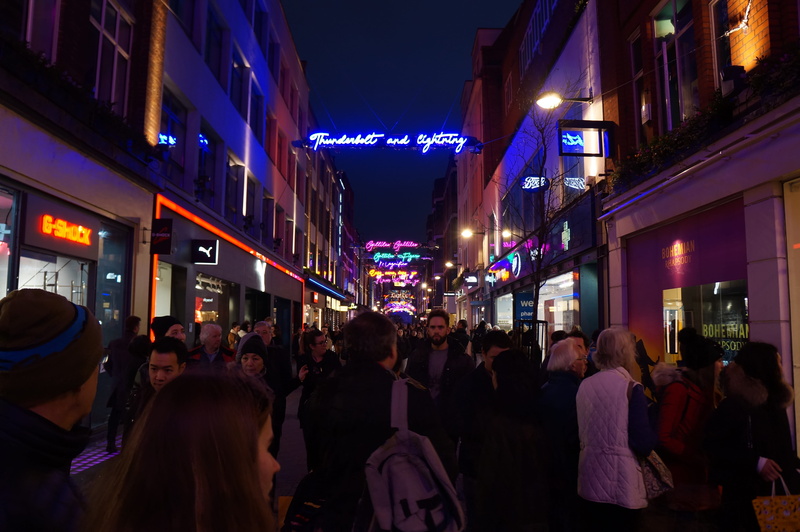 large group of people, londres, real people, group of people, uk, outdoors, night, carnaby street - soho, carnaby street, light, 4K, women, lighting equipment