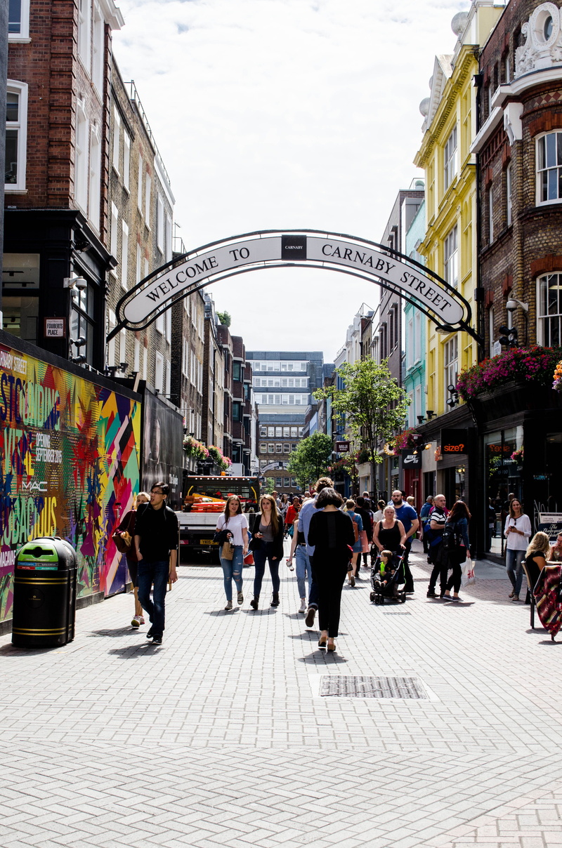 city life, architecture, walking, verenigd koninkrijk, carnaby street, day, 4K, londen, real people, engeland, adult, soho, crowd, street, nature, transportation