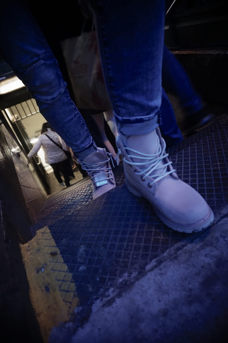 leisure activity, flooring, body part, casual clothing, indoors, human foot, 5K, timberland, day, united states, men, shoe, adult, jeans, human body part