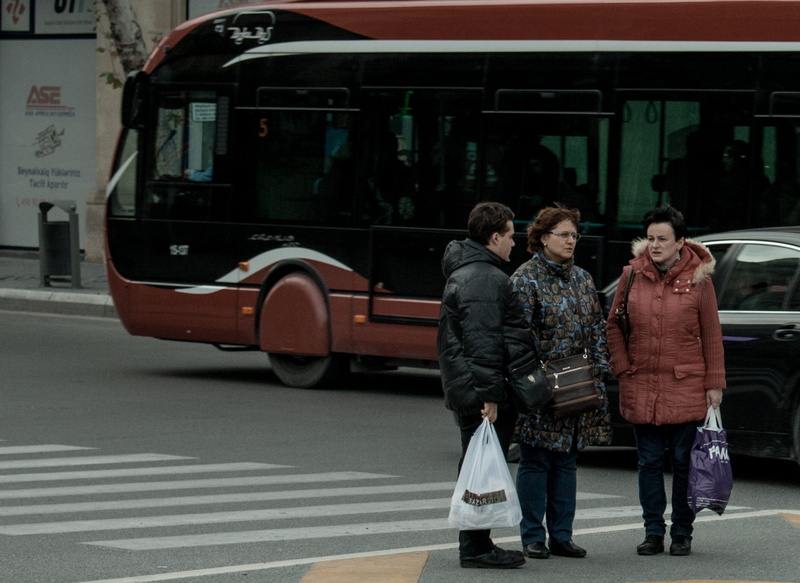 land vehicle, way, travel, lifestyles, bus, mode of transportation, baku, casual clothing, leisure activity, canon, photography, street, city, group of people