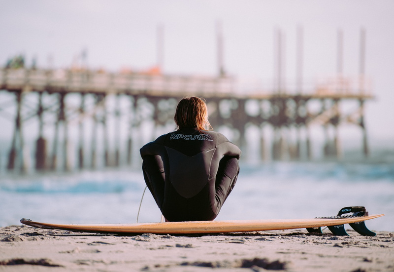 board, body, 4K, brown, man, sky, relaxation, sit, sea, ocean, rear view, beach, daytime, outdoors, seashore, women, exercising, sitting, surfer, nature
