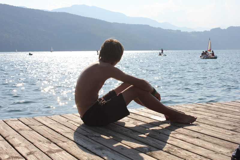 real people, rear view, Water, one Person, mountain range, mountains, boardwalk, people, tranquil Scene, Evening Sun, relaxation, hairstyle, adult, sea