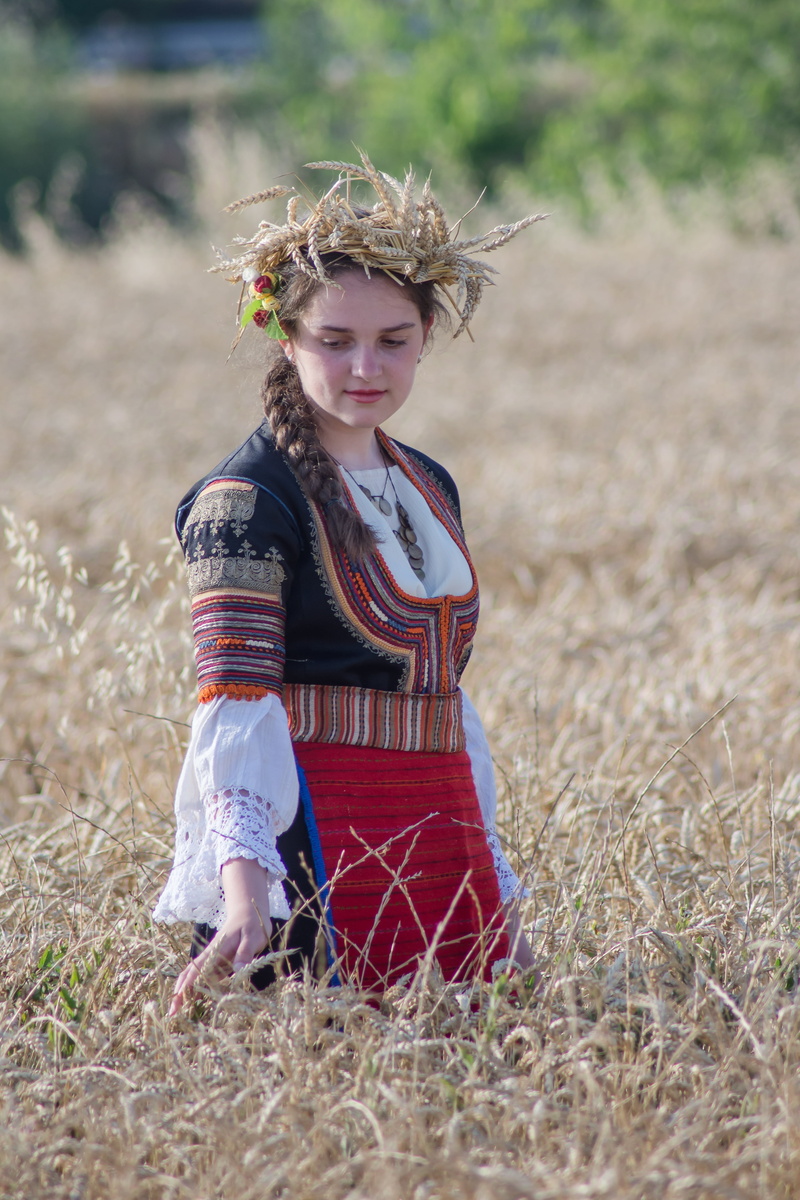 selective, healthy, standing, farm, childhood, nature, hair, traditional, photo, sarafovo, lifestyles, hairstyle, casual clothing, food, yellow, garden