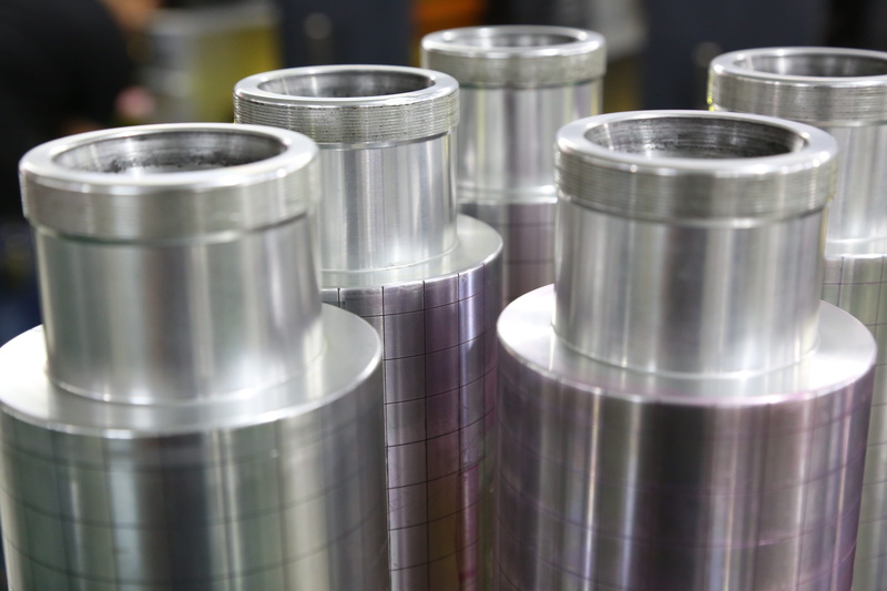 offset printing, food and drink, close-up, shiny, alloy, printing machine, printing service, factory, indoors, metal, silver colored, container, drink