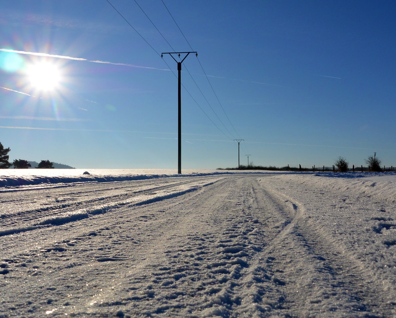 frost, cold, scenics - nature, beauty in nature, wintry, snowy, cable, technology, electricity, sky, white, winter time, field, outdoors, 2K, snow, landscape
