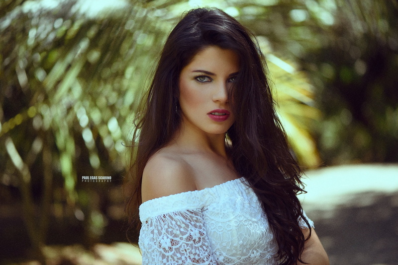 front view, looking at viewer, hairstyle, hair, lifestyles, women, brunette, one person, young adult, 500px, 1080P, looking at camera, Claudia Vaca Rengifo