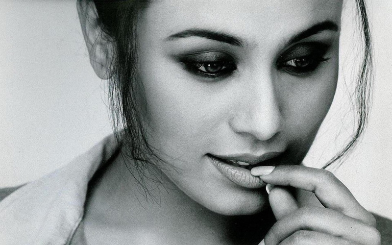 females, portrait, make-up, 1080P, Rani Mukherjee, beauty, mukerji, collared, women, headshot, rani, looking at camera, young women, eyelash, indoors