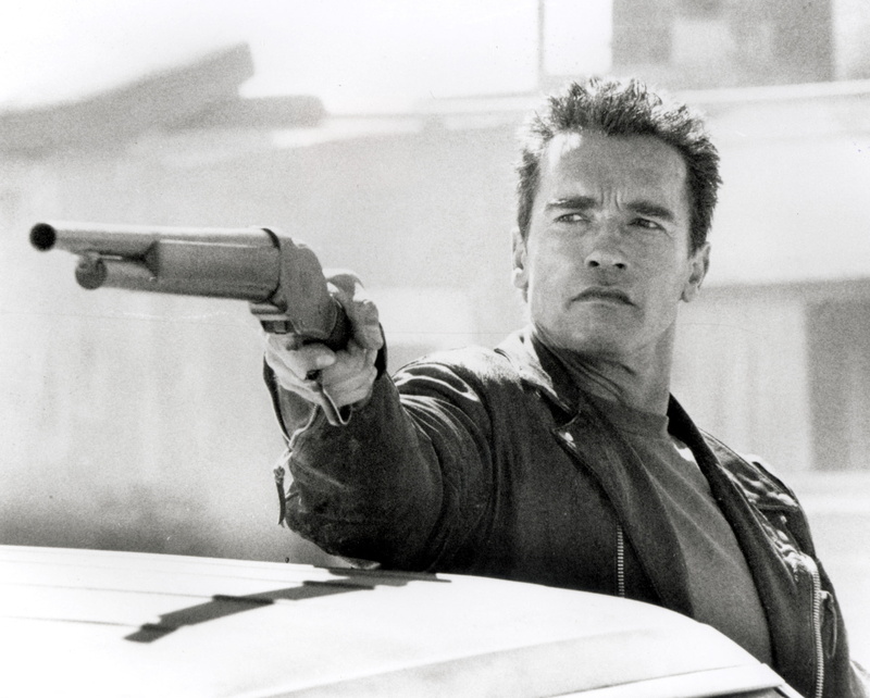schwarzenegger, Judgment Day, men, casual clothing, actor, 2K, real people, Terminator 2, Arnold Schwarzenegger, indoors, weapon, young men, portrait
