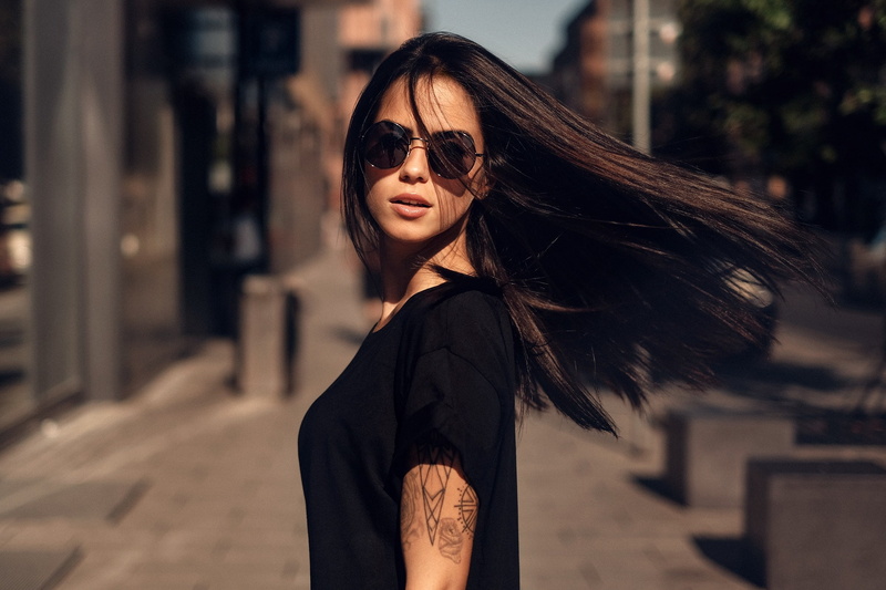 1080P, Marlen Valderrama Alvaréz, depth of field, tattoo, sunglasses, women, Martin Kühn, portrait, women outdoors, inked girls