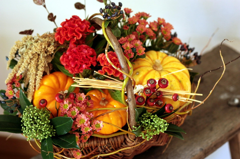 berries, leaf, ornate, bouquet, red, indoors, arrangement, flower Head, basket, close-up, beauty in nature, no People, petal, celebration, 2K, decor, flowers
