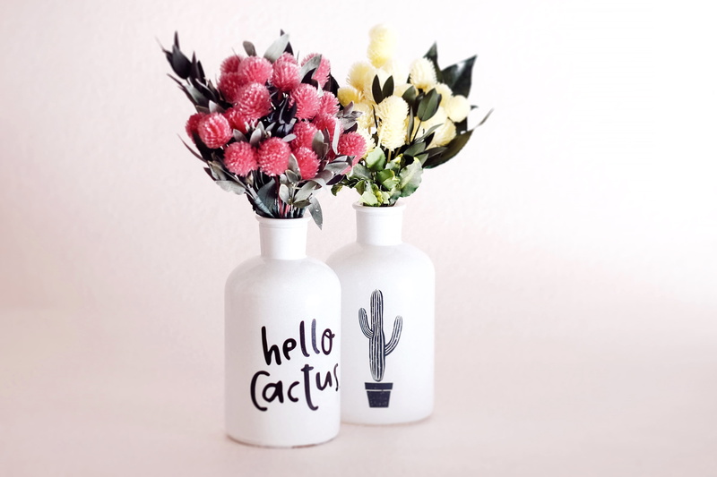 purple, inflorescence, jug, fragility, deco, flower, white, studio shot, amaranth, jar, no people, western script, text, beauty in nature, indoors, globe
