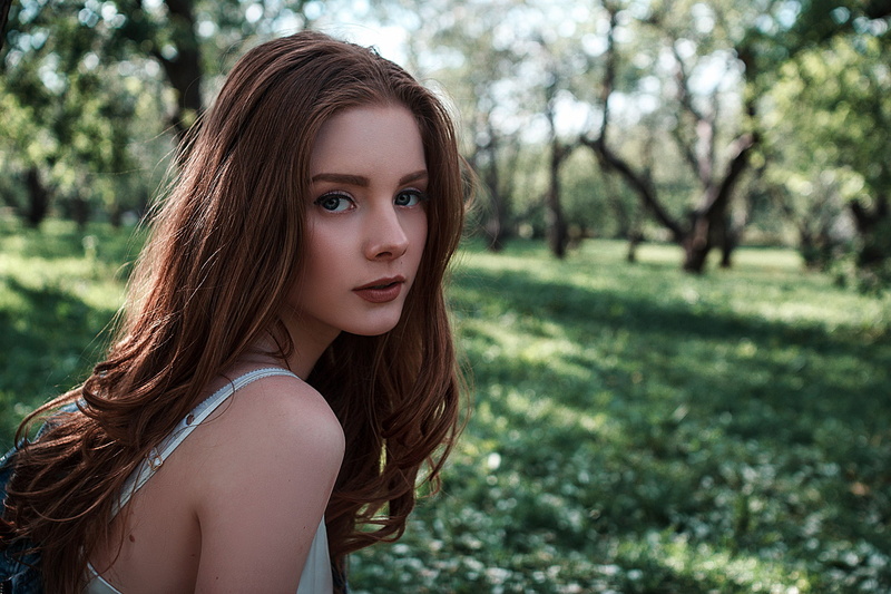 grass, brunette, fashion, garden, 2K, focus on foreground, one person, women, portrait, looking at camera, teen , young women, trees, tree, model, looking at viewer