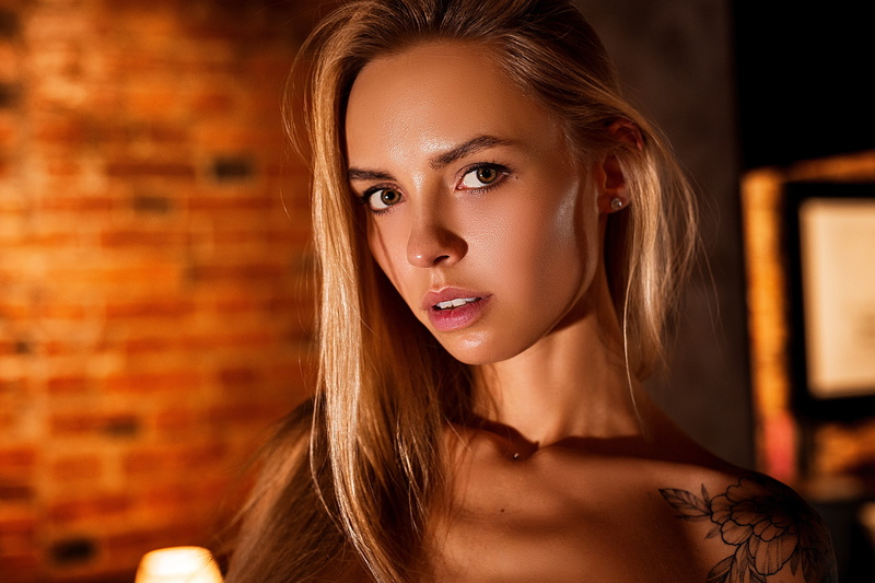 model, indoors, 2K, piercing, looking at viewer, face, inked girls, women indoors, microdermal piercing, depth of field, bare shoulders, earring, women