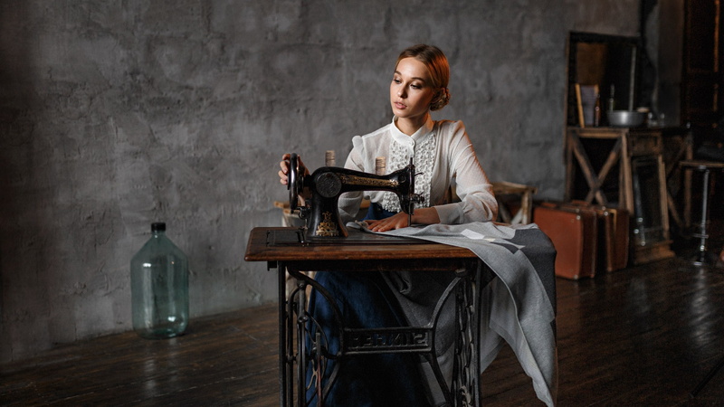Alex Kashechkin, Olga Ovcharova, sewing machine, 2K, retro, girl