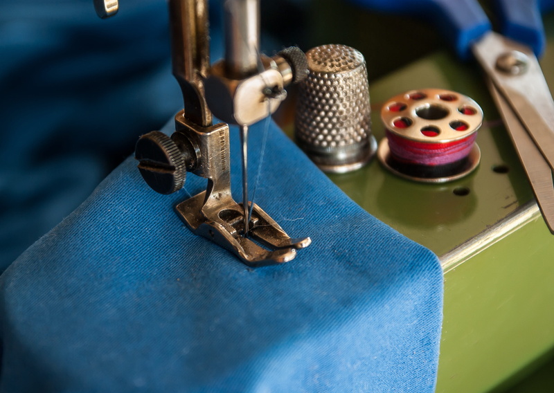 selective focus, manufacturing equipment, wire scissors, no people, accuracy, silver colored, technology, table, close-up, thimble, indoors, metal, shallow
