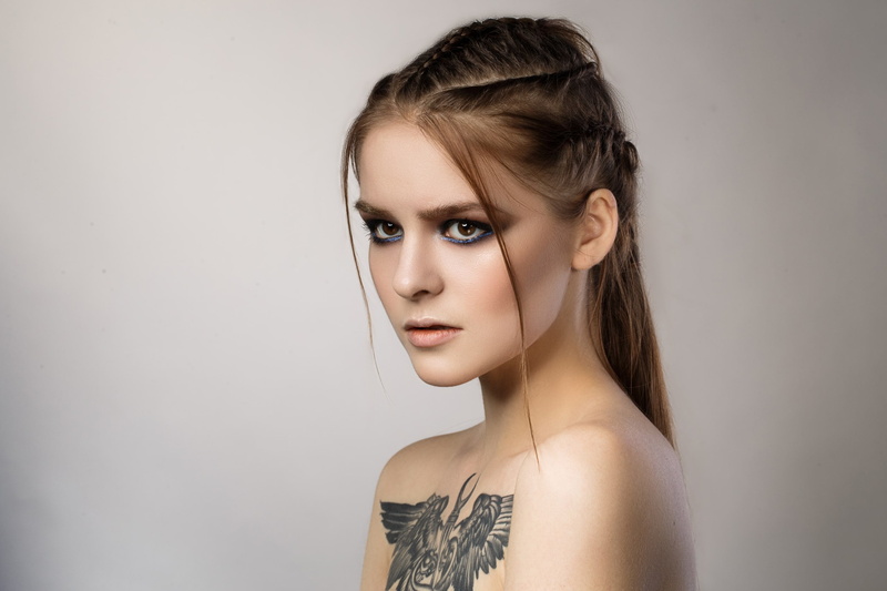 portrait, glamour, women, beautiful woman, face, teenager, beauty, long hair, brown hair, hairstyle, indoors, human face, tattoo, studio shot, 2K, one person