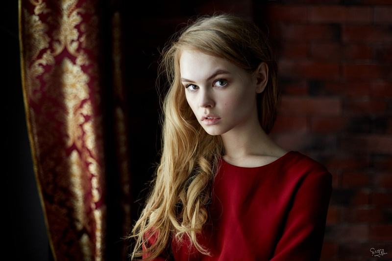 girls, 1080P, blonde, Anastasia Scheglova, headshot, child, indoors, beautiful woman, portrait, standing, women, depression - sadness, contemplation, blond hair