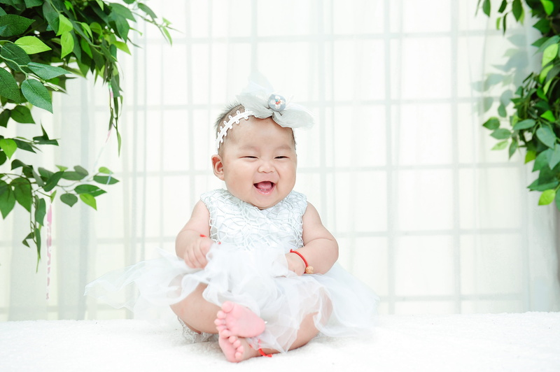 front view, cute, emotion, 4K, babyhood, innocence, clothing, the little girl, childhood, naive, kids, plant, indoors, mouth open, real people, young