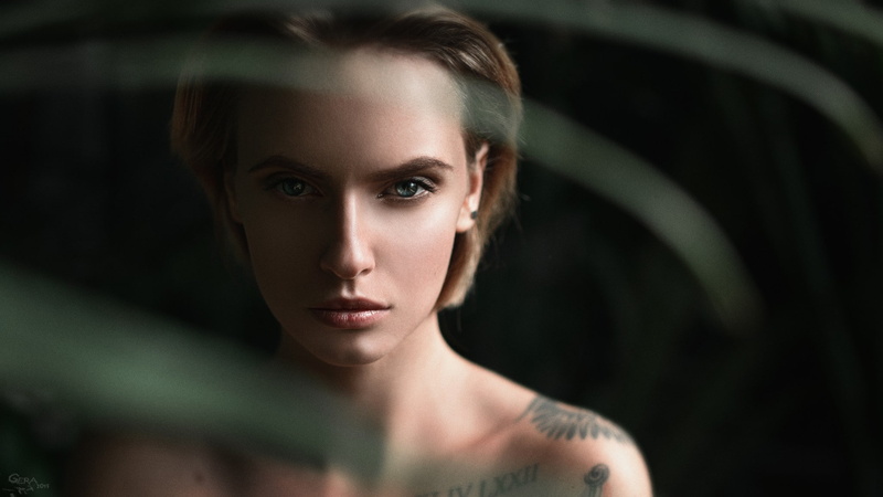 short hair, Georgy Chernyadyev, women, Nadya Margai, 1080P, bare shoulders, face, tattoo, blonde, blue eyes