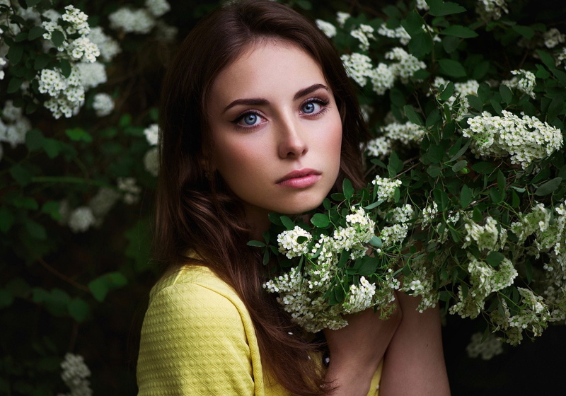 headshot, long hair, flowering plant, Woman, Models, brown hair, 1080P, Blue Eyes, looking at camera, beauty in nature, hairstyle, teenager, springtime