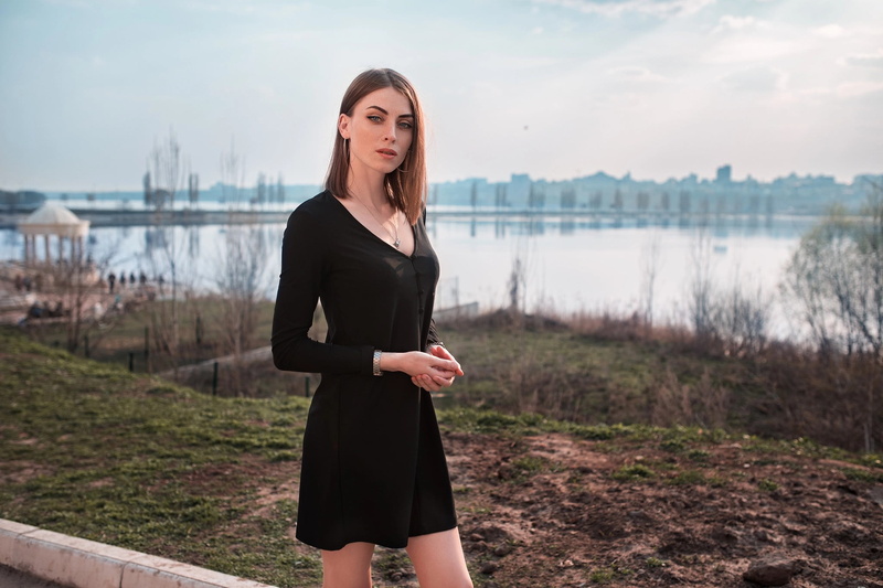looking at viewer, river, women, Dmitry Sn, necklace, depth of field, photography, black dress, dress, women outdoors, brunette, 1080P, portrait, model