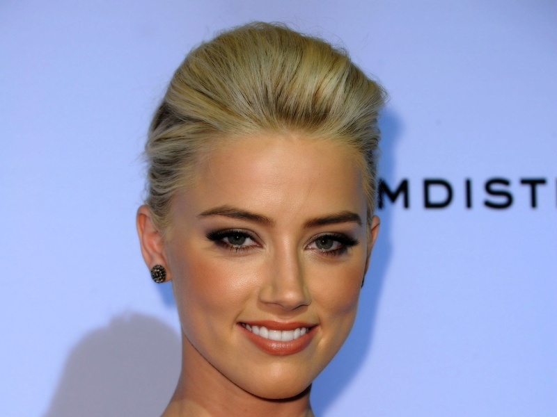 human body part, body part, portrait, blue background, beautiful woman, looking at camera, Amber Heard, one person, blond hair, Actresses, adult, 1080P