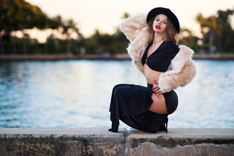 blonde, water, beauty, hairstyle, focus on foreground, red nails, 1080P, black clothing, brunette, looking at camera, depth of field, women, one person