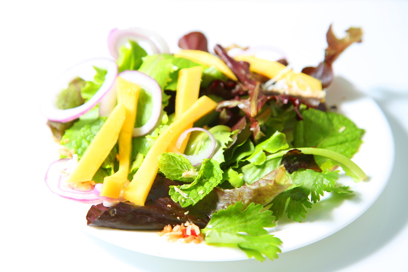 green Color, eating, crockery, wellbeing, white, leaves, ready-to-eat, tomato, dieting, restaurant, vegetables, garnish, meal, red, appetizer, lettuce