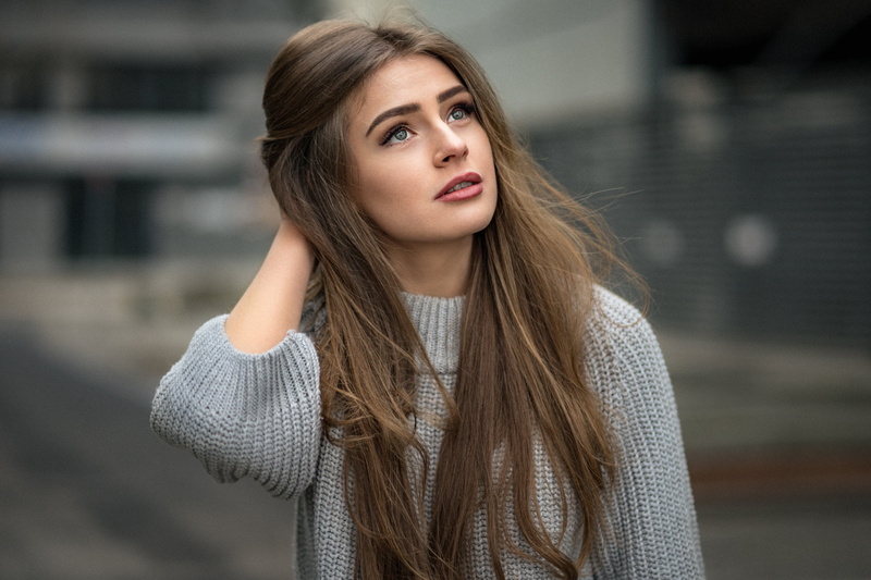 warm clothing, portrait, Anna, hair, young women, long hair, grey sweater, sweater, beautiful people, beauty, casual clothing, women, hands on head, face