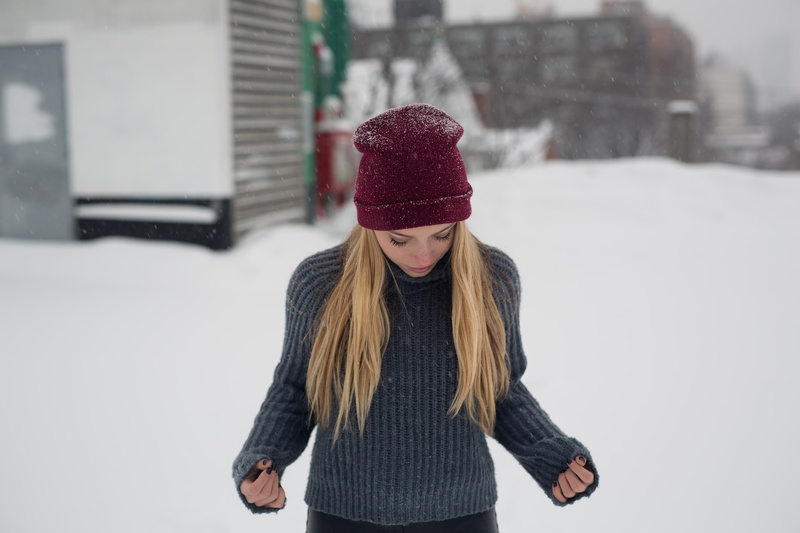 hairstyle, leisure activity, outdoors, clothing, 5K, snow, lifestyles, architecture, warm clothing, built structure, building exterior, front view, cold temperature