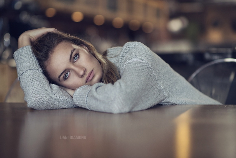looking at viewer, depth of field, women, 720P, sitting, grey sweater, blue eyes, model, blonde