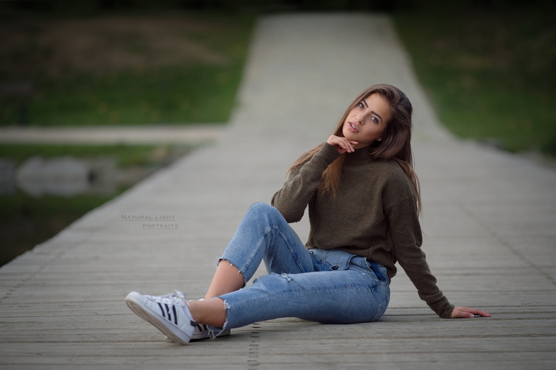 brunette, open mouth, touching face, road, women outdoors, 1080P, makeup, women, model, torn jeans, grey sweater, sitting