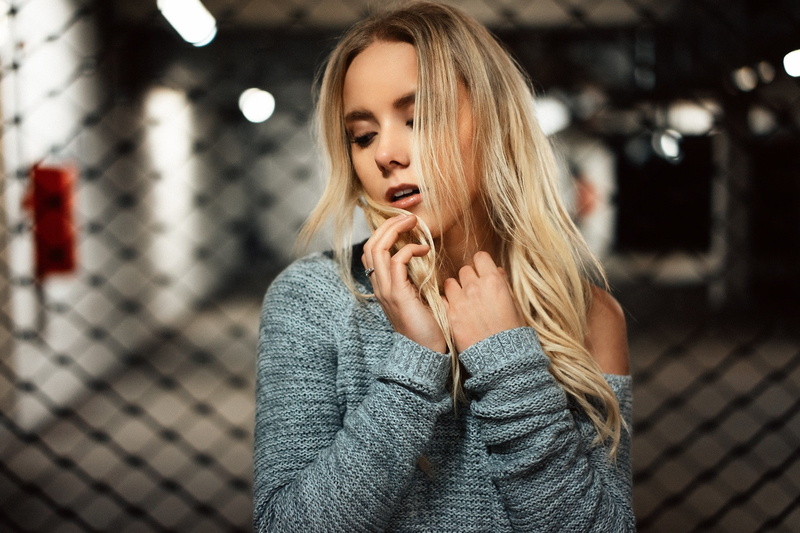 model, adult, front view, young adult, sweater, hairstyle, hair, beautiful woman, open mouth, Sara Magdalena Deichsel, young women, Martin Kühn, lifestyles