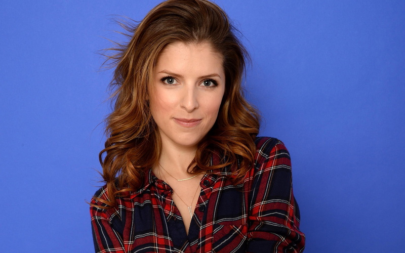 actress, young women, teenager, blue background, beauty, young adult, hairstyle, Anna Kendrick, blue, human hair, adult, looking at camera, celebrity, smiling