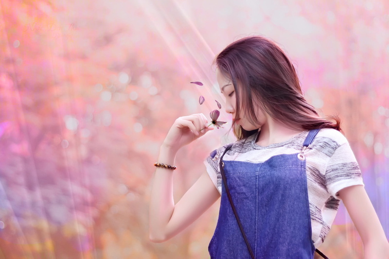 young, long hair, go, color mixing bright sunlight, beauty, autumn, denim, fresh, adult, focus on foreground, shirt, forest, dream, casual clothing, hairstyle