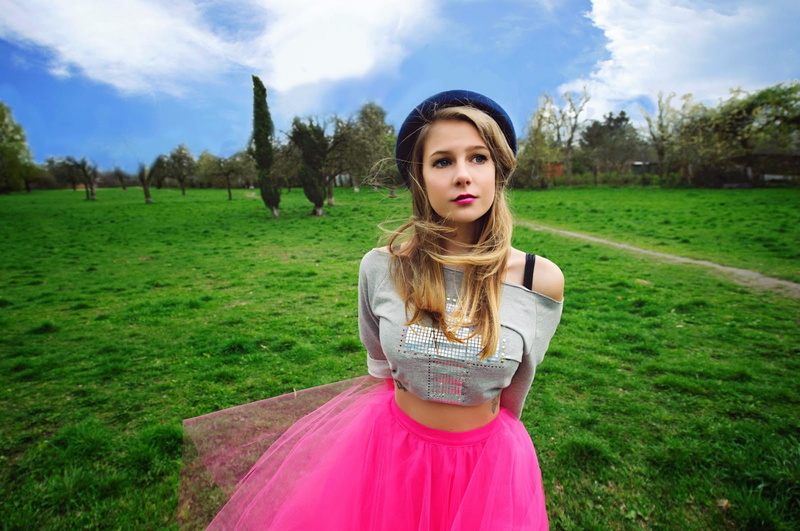 long hair, wavy hair, actress, looking into the distance, 720P, grey tops, makeup, short tops, women outdoors, women, pink lipstick, Marta Wierzbicka