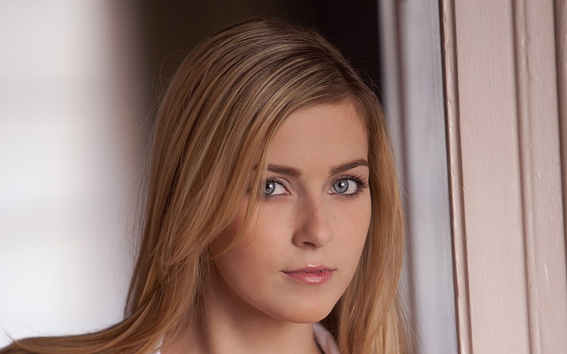 face, portrait, eyes, blonde, abigaile johnson, blue, model, 2K