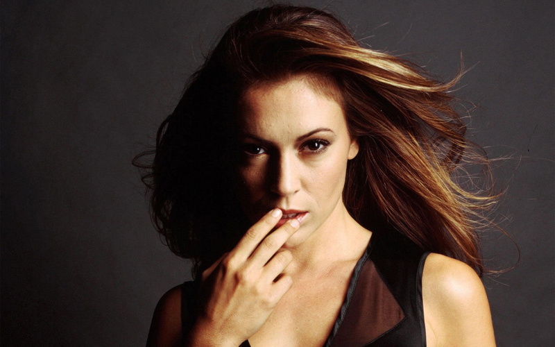 alyssa, 1080P, shirt, 1920x1200, alyssa milano, celebrities, women, milano, v, s, neck, black