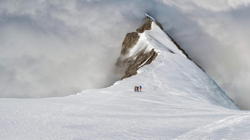 mountain, winter sport, cloud - sky, cold temperature, snowcapped mountain, beauty in nature, one person, beautiful, skiing, vacations, environment, leisure activity