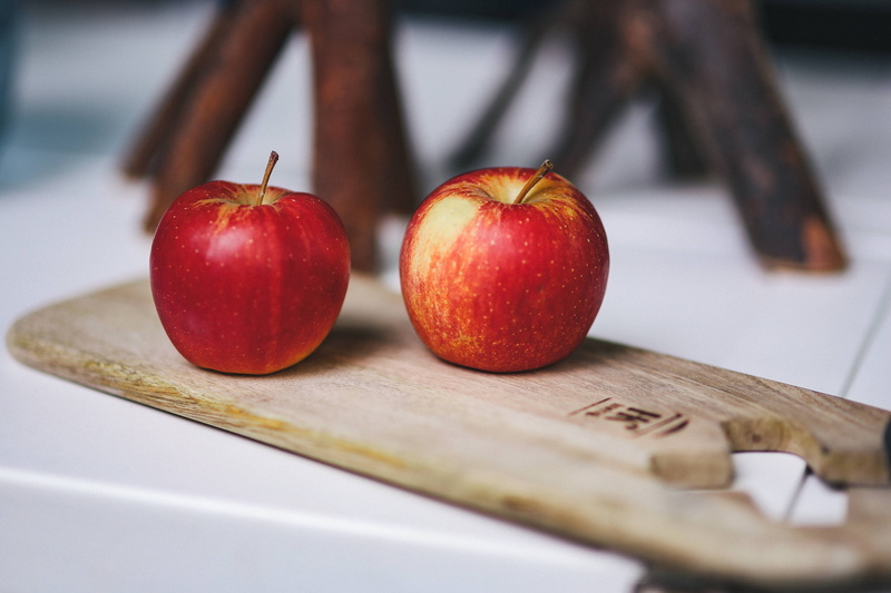 no people, selective focus, apple - Fruit, food, ripe, studio shot, snack, healthy, red, table, three objects, close-up, 5K, focus on foreground, group of objects