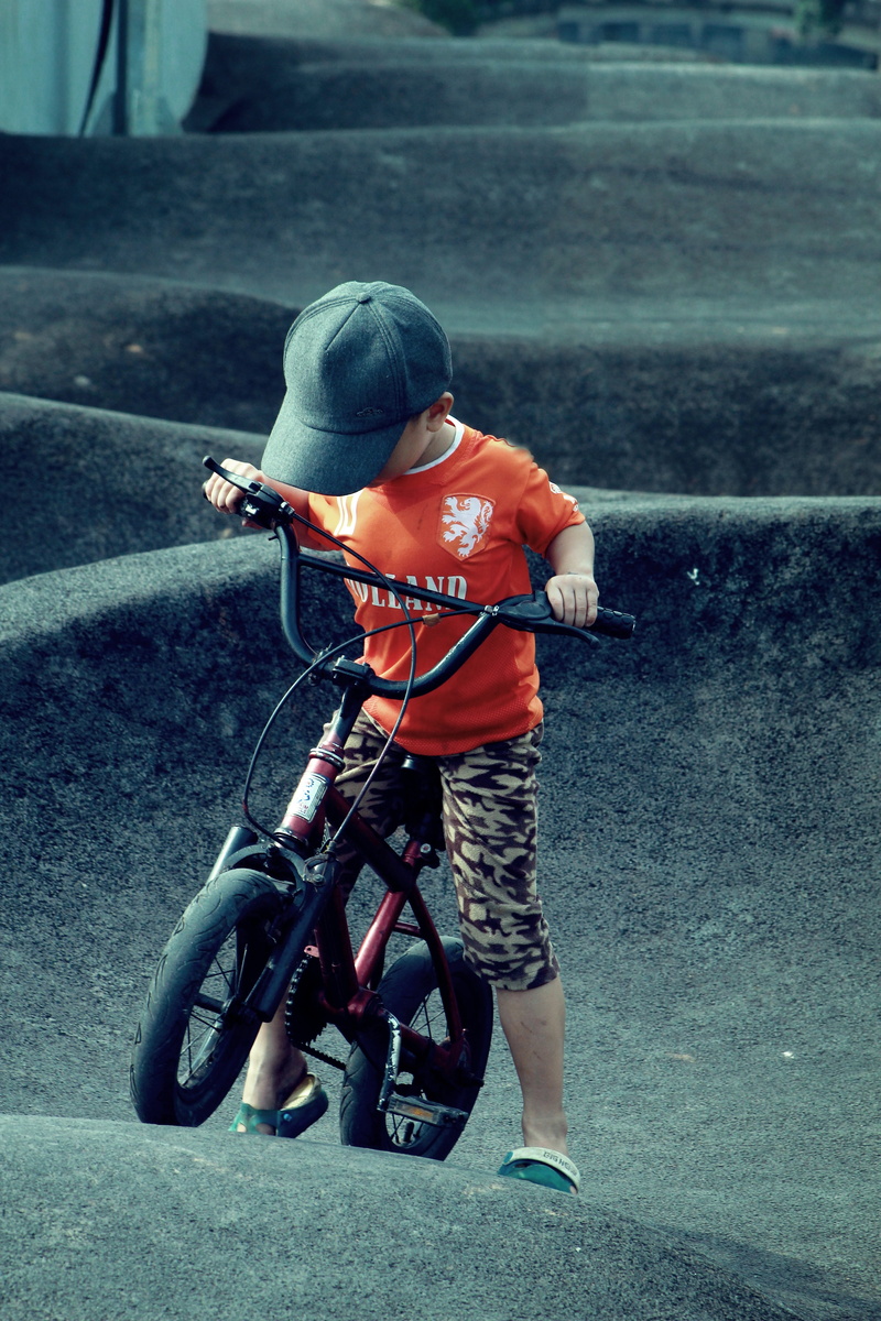 real people, Boy, headwear, full length, city, Bicycle, helmet, Teen, cycling, 5K, Biker, child, street, Skate, land vehicle, childhood, day, outdoors