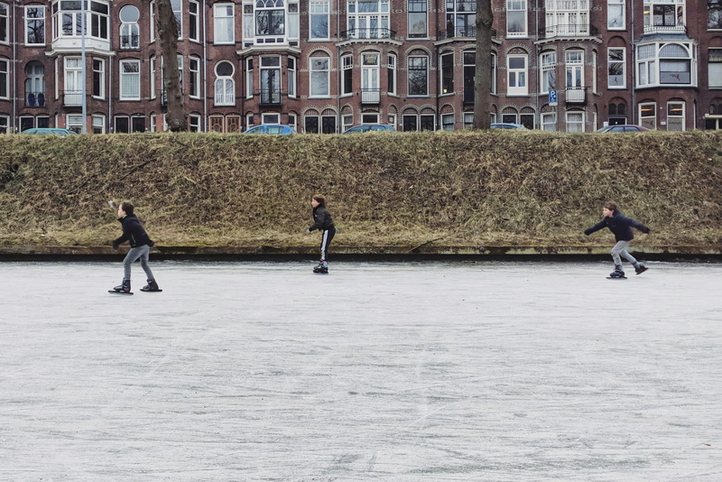cold, group of people, people, real people, kids, netherlands, architecture, canal, utrecht, water, 2K, ice skating, lifestyles, city, winter, building