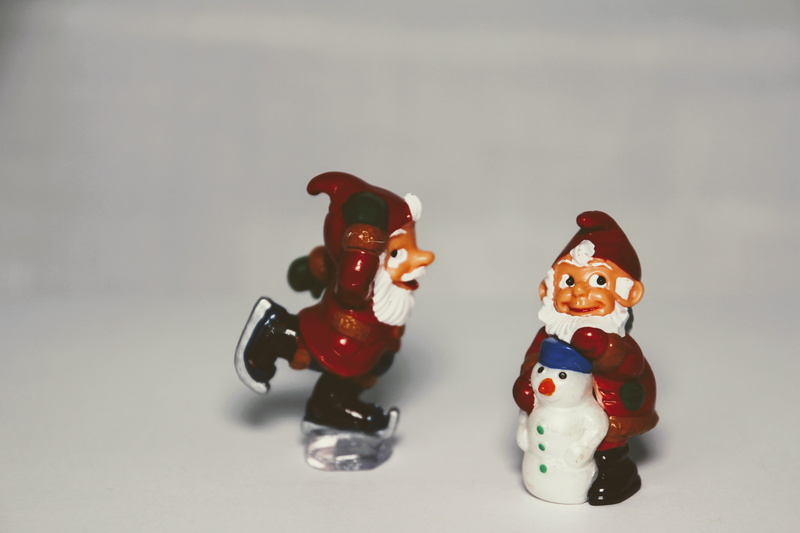 celebration, 5K, two objects, creativity, dwarfs, kids surprise, children, close-up, small, studio shot, plastic, figurine, male likeness, snow man, still life