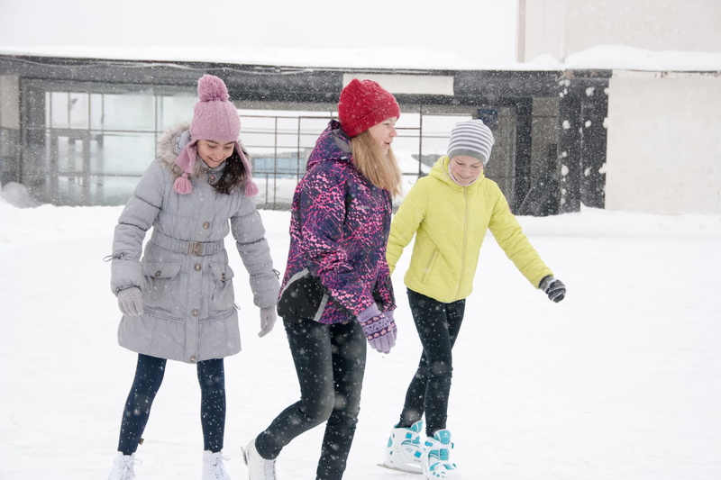 cold temperature, skate, active, icehockey, day, icy, leisure activity, fun, females, 2K, positive emotion, togetherness, boy, snow, smiling, sister, play
