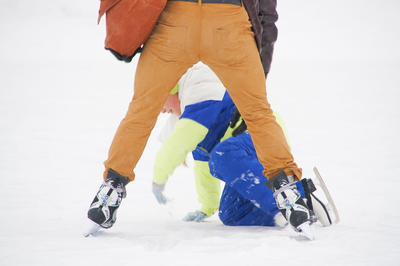 icehockey, winter sport, young, outdoor, human leg, fun, play, clothing, adult, leisure activity, child, nature, skate, activity, human body part, sport