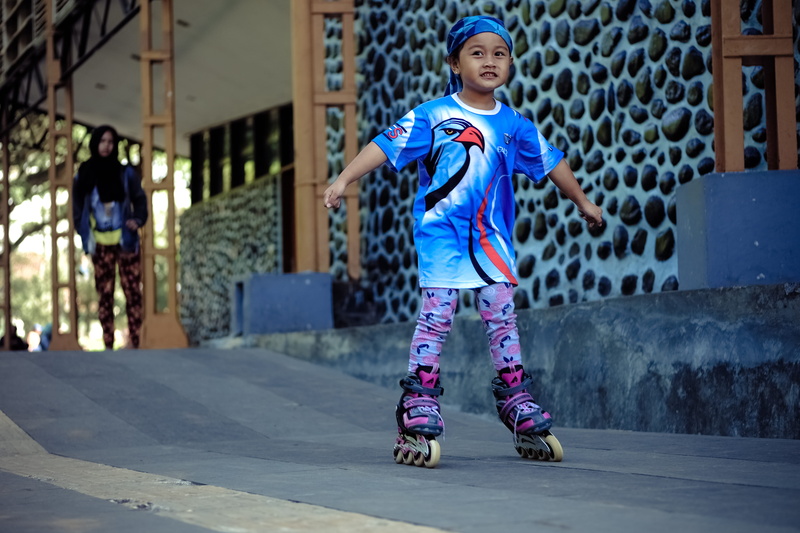 girl, roller skate, sports, construction, bandung, stone wall, roller skating, happy kid, building exterior, happy, lifestyles, day, footpath, full length