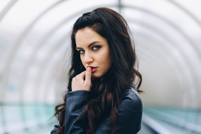 leather jackets, women, 720P, finger on lips, face, model, tunnel, Aurela Skandaj, blue eyes