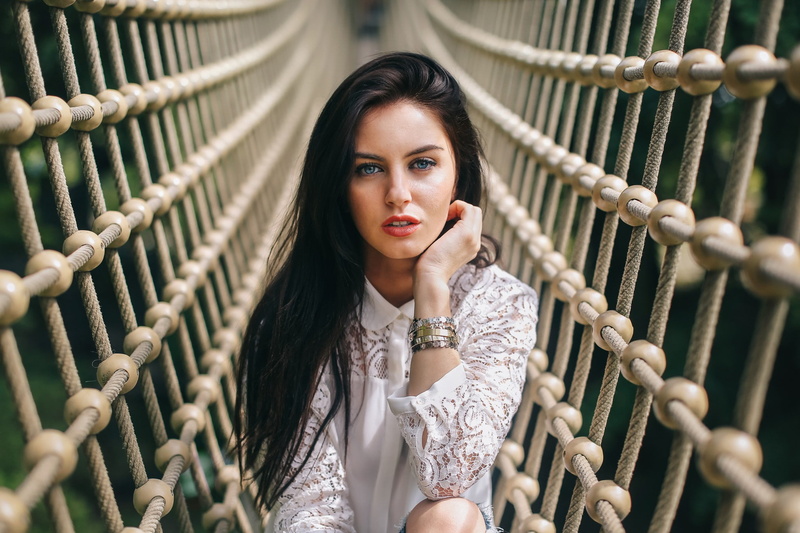 white tops, model, Aurela Skandaj, red lipstick, 1080P, bracelets, women, black hair, rope bridge, blue eyes, open mouth, looking at viewer