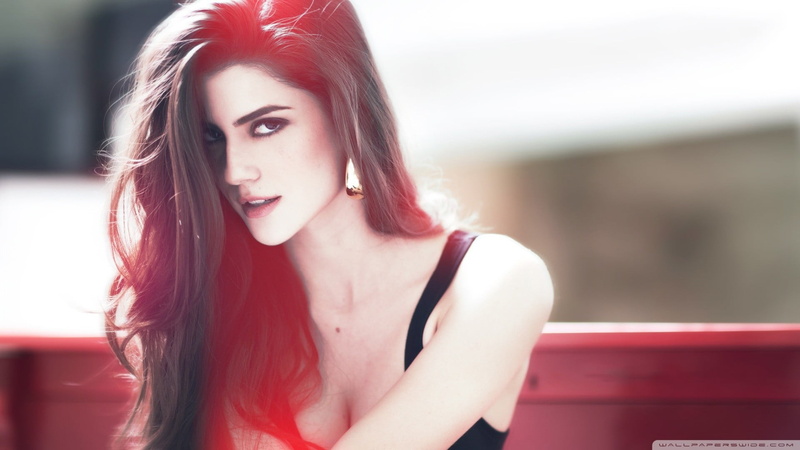 eyeliner, hairstyle, headshot, beautiful woman, face, dyed hair, adult, young women, hair in face, redhead, teenager, hair, fashion, focus on foreground